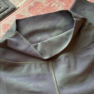 Alo yoga camo leggings